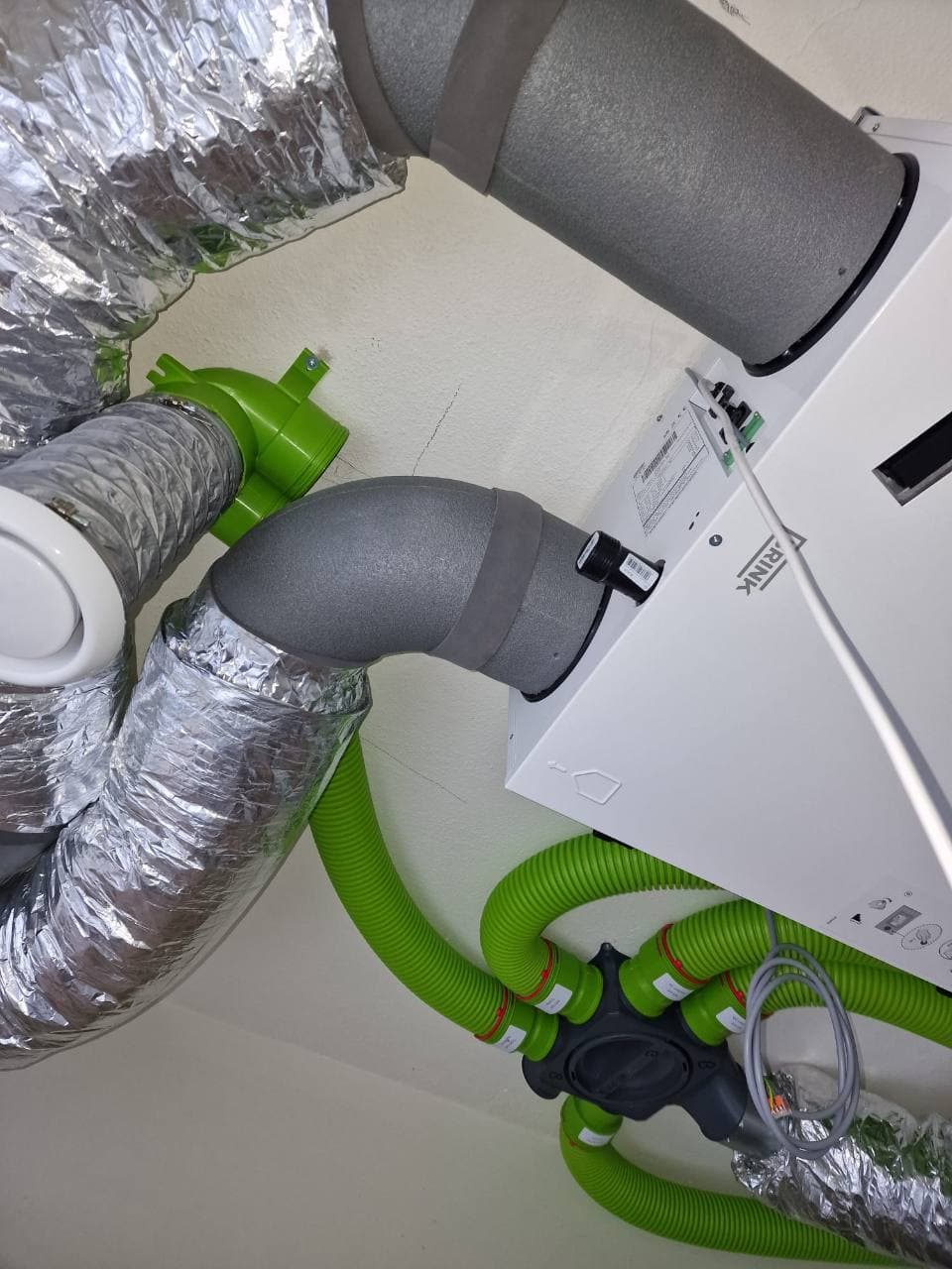 Aansluitingen op een Brink Renovent Sky 200 WTW-unit